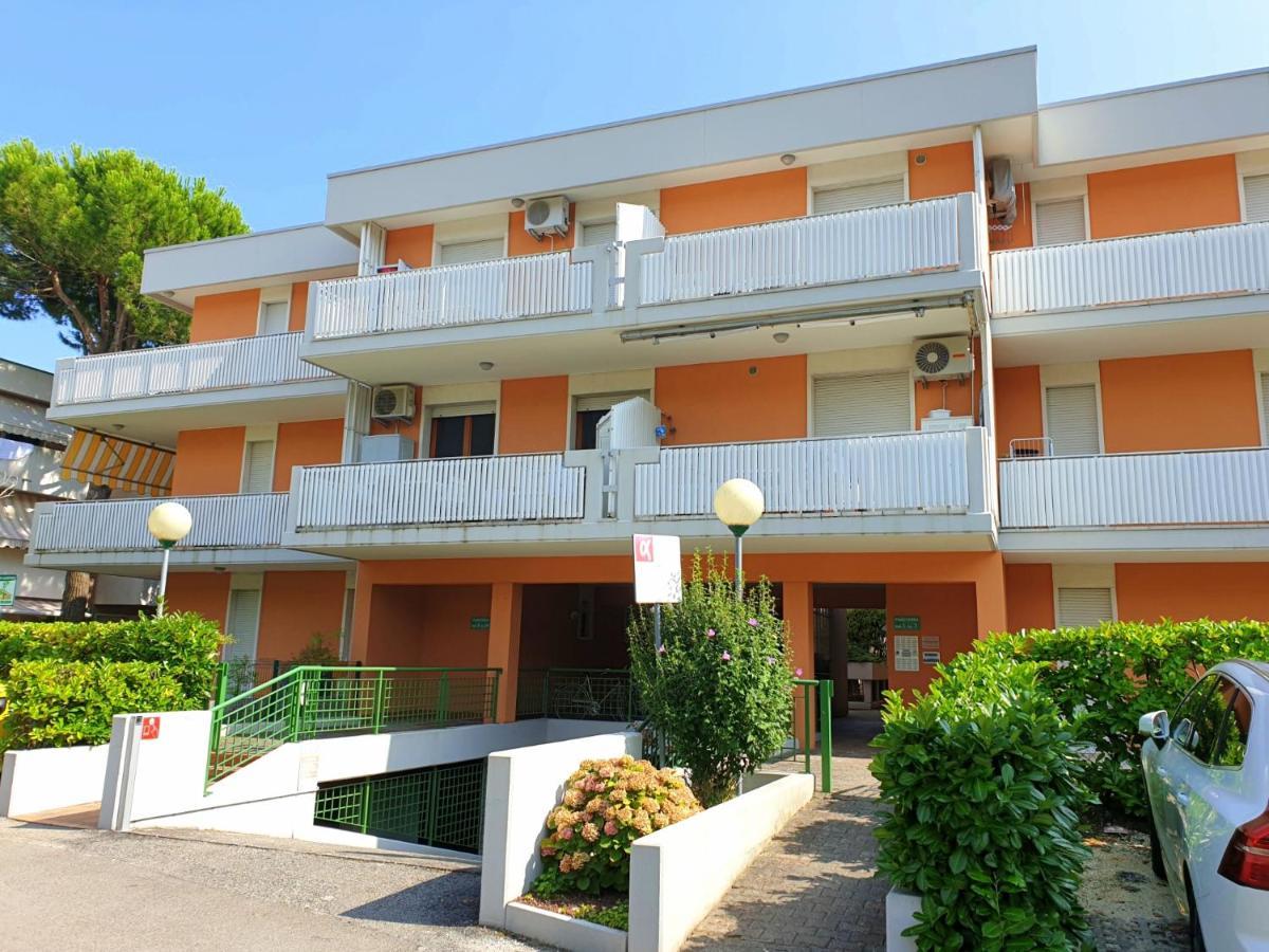Albatros Apartment Бибионе Екстериор снимка