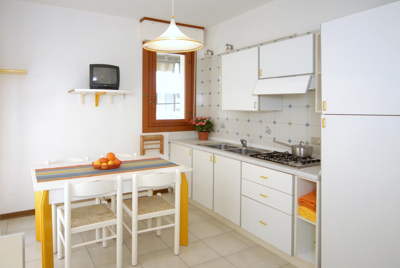 Albatros Apartment Бибионе Екстериор снимка